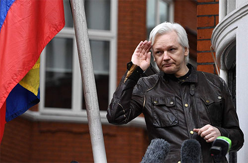 Julian Assange Assange podría abandonar la embajada ecuatoriana en Londres a “casi libertad”